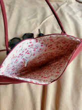 Load image into Gallery viewer, Heart on My Sleeve purse
